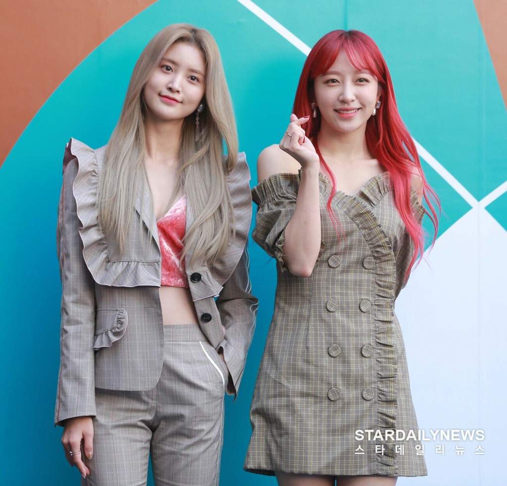Nữ idol từng diện đồ rách lên sân khấu nhưng "đổi vận" hoàn toàn chỉ nhờ 1 chiếc fancam - Ảnh 9. Nữ idol từng diện đồ rách lên sân khấu nhưng "đổi vận" hoàn toàn chỉ nhờ 1 chiếc fancam - Ảnh 9.