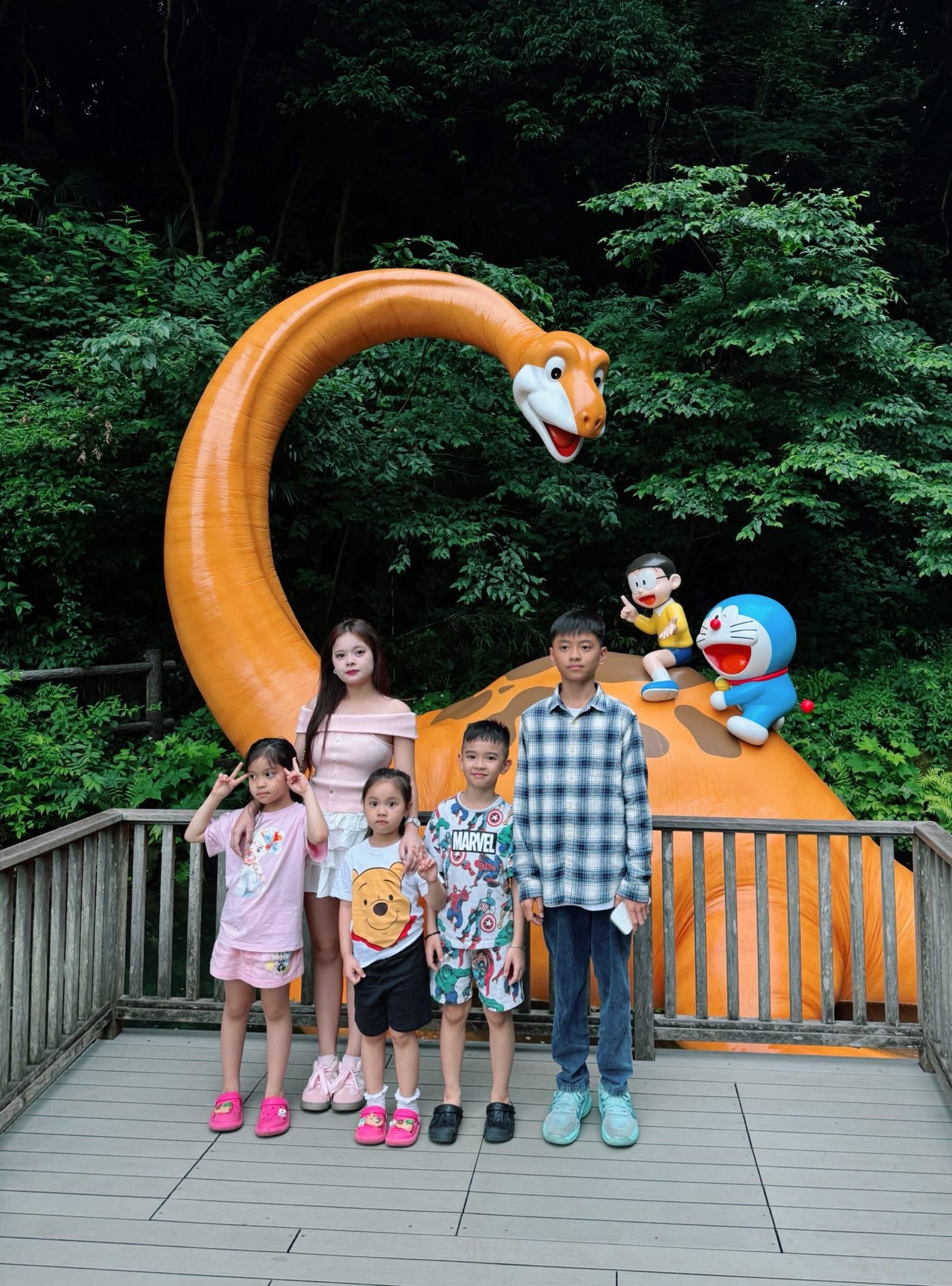 Cho con nghỉ hè theo phong cách đại gia: Hằng Túi đưa cả 5 con đi Nhật, có chồng thứ ba hộ tống đi khắp nơi- Ảnh 4. Cho con nghỉ hè theo phong cách đại gia: Hằng Túi đưa cả 5 con đi Nhật, có chồng thứ ba hộ tống đi khắp nơi- Ảnh 4.