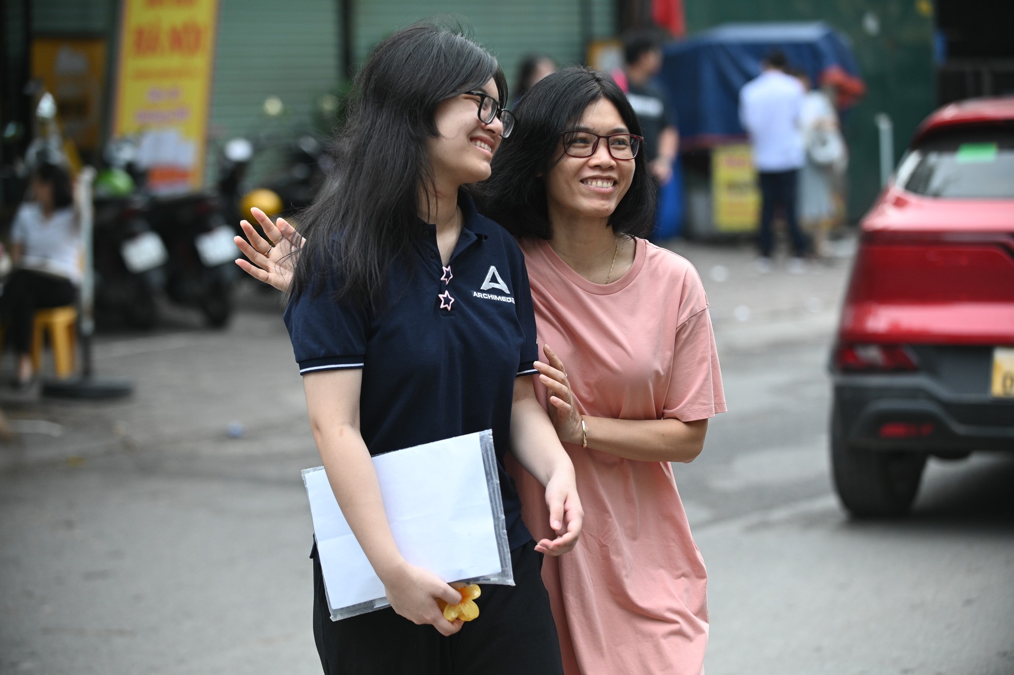 Sĩ tử đi thi thời nay: Sướng!- Ảnh 1. Sĩ tử đi thi thời nay: Sướng!- Ảnh 1.