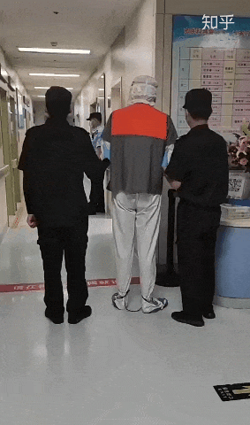 Mẹ Ngô Diệc Phàm bị bắt - Ảnh 1. Mẹ Ngô Diệc Phàm bị bắt - Ảnh 1.