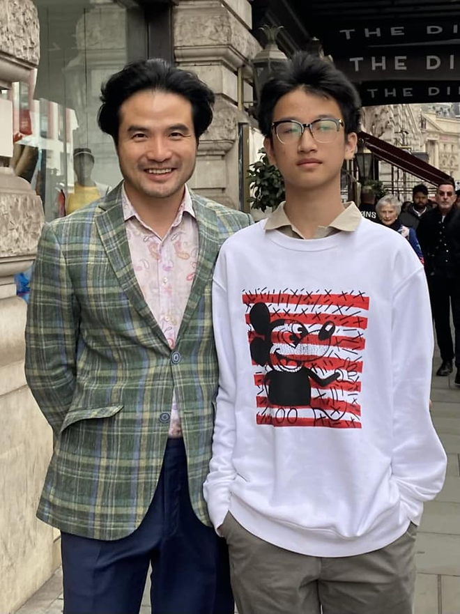 "Quý tử nhà giàu" chịu lội bùn, bắt vịt, rửa bát trong "Bố ơi, mình đi đâu thế?" nay thành "soái ca" sống tự lập ở trời Tây- Ảnh 16. "Quý tử nhà giàu" chịu lội bùn, bắt vịt, rửa bát trong "Bố ơi, mình đi đâu thế?" nay thành "soái ca" sống tự lập ở trời Tây- Ảnh 16.