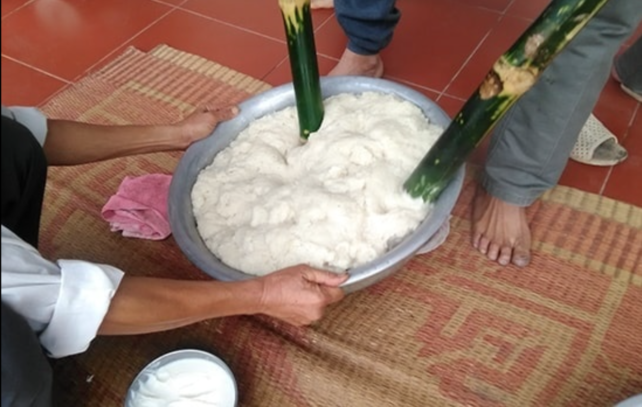 Món xôi "giã cả buổi" của người Nam Định: Nhìn vừa giống bánh dày, vừa giống bánh đúc nhưng tên gọi cực thú vị - Ảnh 2. Món xôi "giã cả buổi" của người Nam Định: Nhìn vừa giống bánh dày, vừa giống bánh đúc nhưng tên gọi cực thú vị - Ảnh 2.