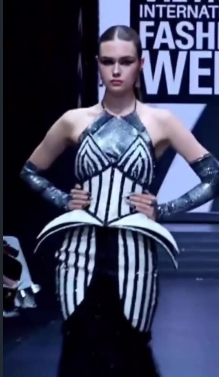 Chuyện hiếm: 1 Á hậu Việt đến tổng duyệt tại fashion week nhưng vẫn bị huỷ show phút chót- Ảnh 4. Chuyện hiếm: 1 Á hậu Việt đến tổng duyệt tại fashion week nhưng vẫn bị huỷ show phút chót- Ảnh 4.
