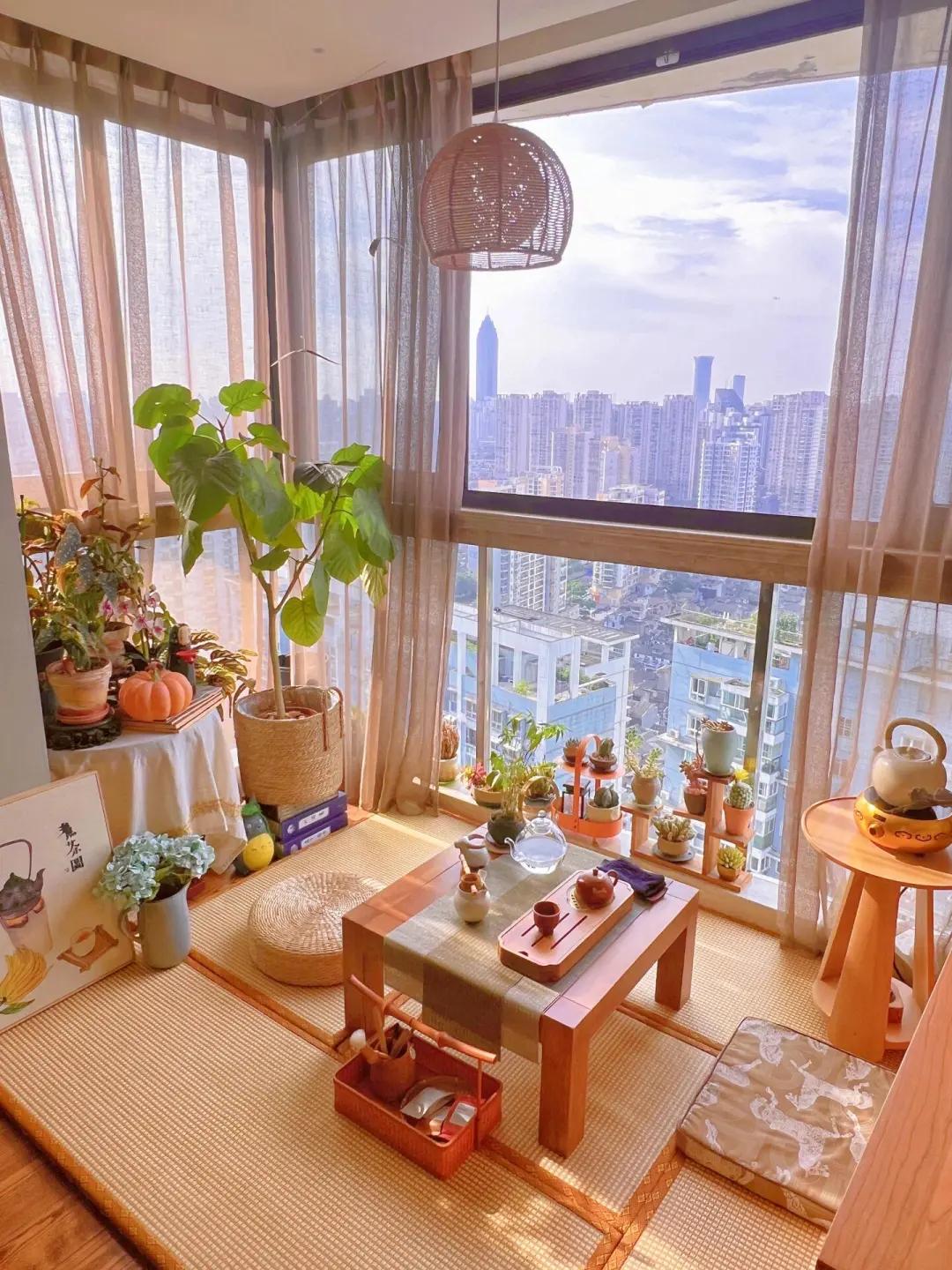 Ban công chỉ 4m² được cải tạo thành phòng trà tuyệt đẹp: Góc nhỏ khiến ai cũng mơ về một cuộc sống nhẹ nhàng, thư thái - Ảnh 3.