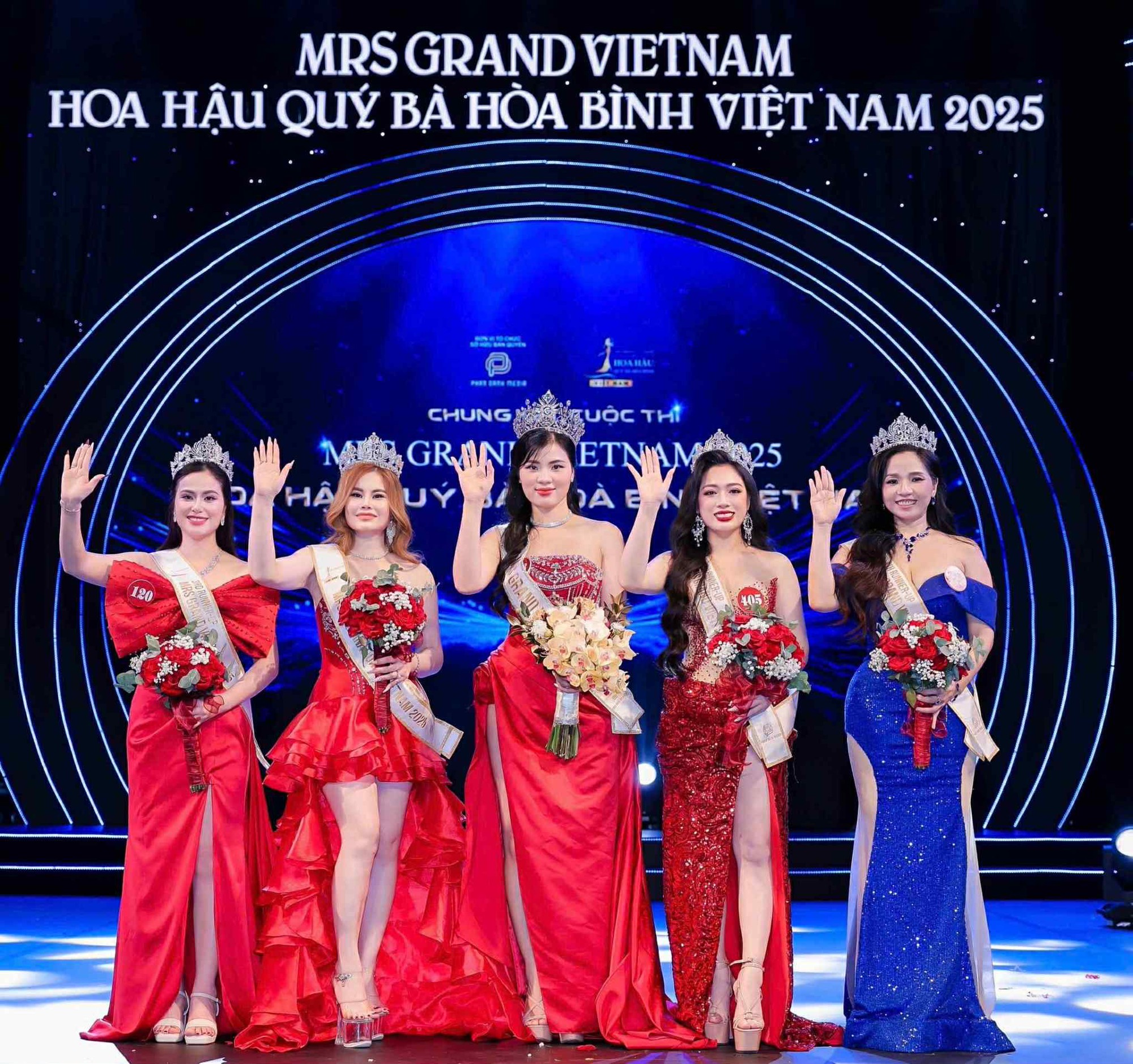 Lộ diện người đẹp đăng quang Hoa hậu Mrs Grand Vietnam 2025 - Ảnh 4.