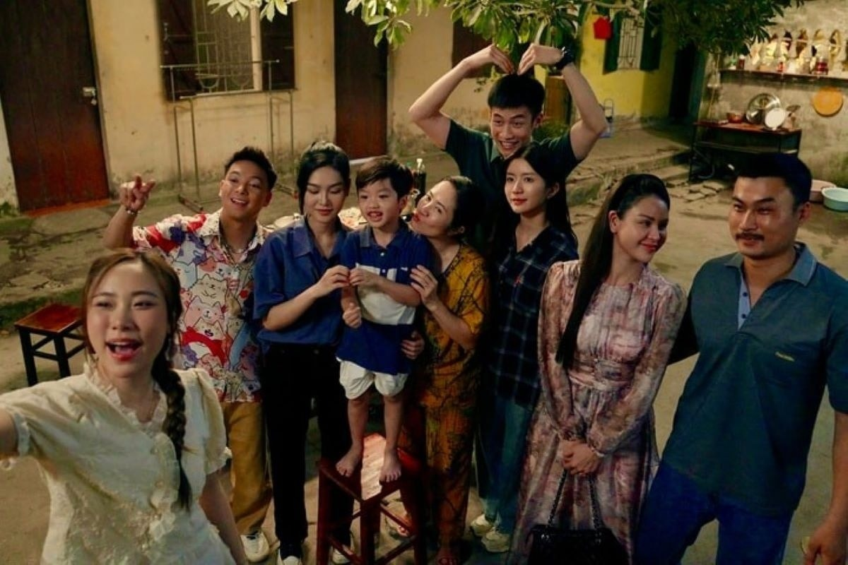 dan-dien-vien-thu-hut-trong-phim-1751361749740-17513617548711122777136.png
