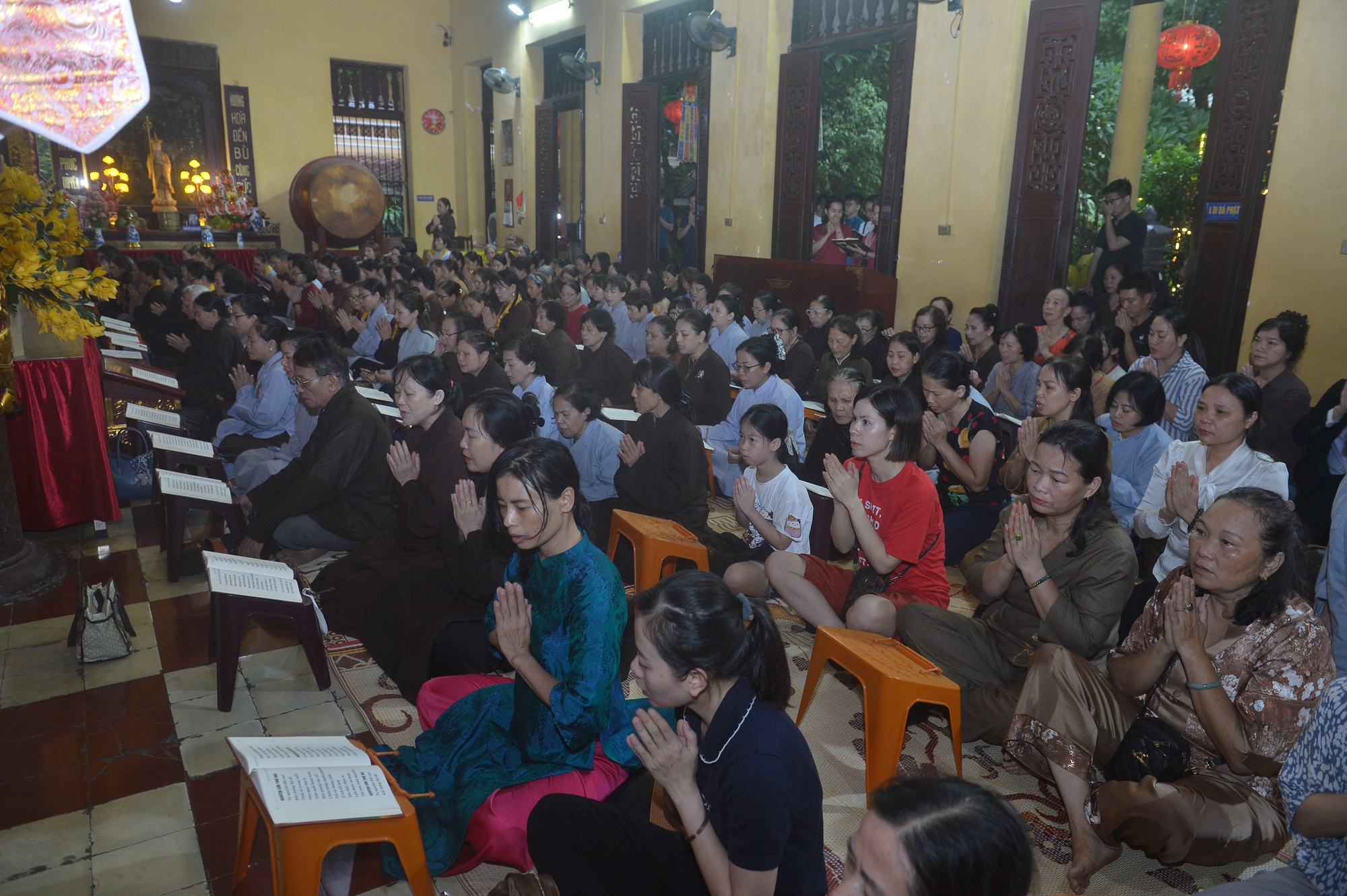 Video: Chuông ngân vang tại chùa Quán Sứ sáng 1-7, cầu quốc thái dân an- Ảnh 5. Video: Chuông ngân vang tại chùa Quán Sứ sáng 1-7, cầu quốc thái dân an- Ảnh 5.