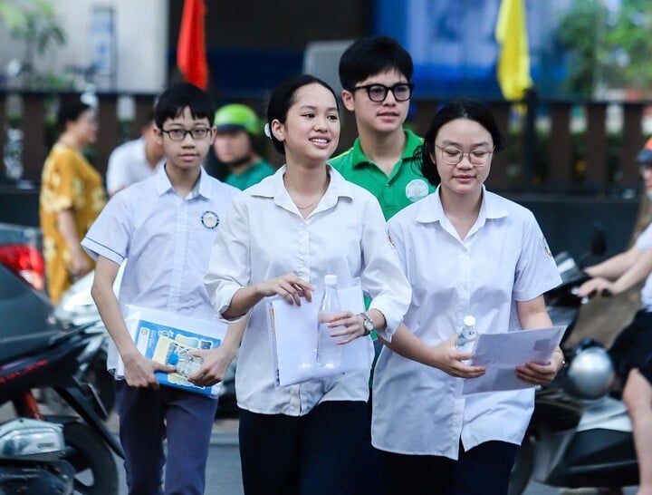 Đề tốt nghiệp 'sát thủ', dự báo điểm chuẩn giảm - Ảnh 1.