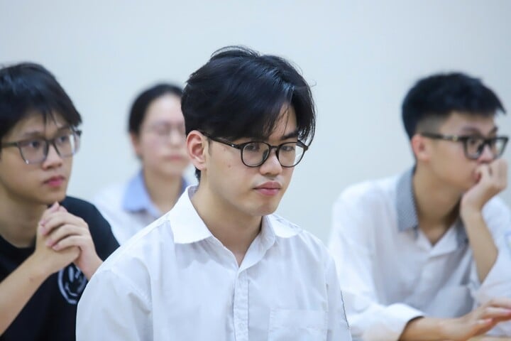 Đề tốt nghiệp 'sát thủ', dự báo điểm chuẩn giảm - Ảnh 2.