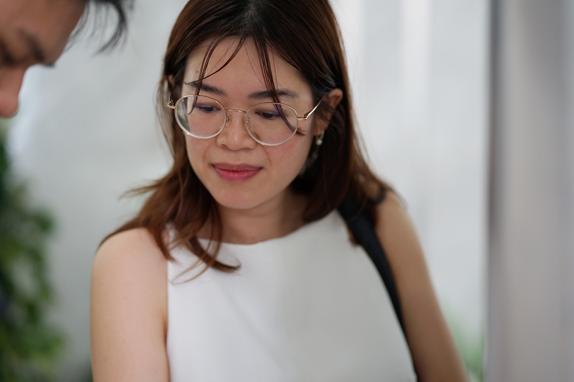Những hình ảnh đầu tiên trên cả nước trong ngày lịch sử: Cặp đôi háo hức đăng ký kết hôn, pano chào mừng ngập tràn phố phường - Ảnh 26.
