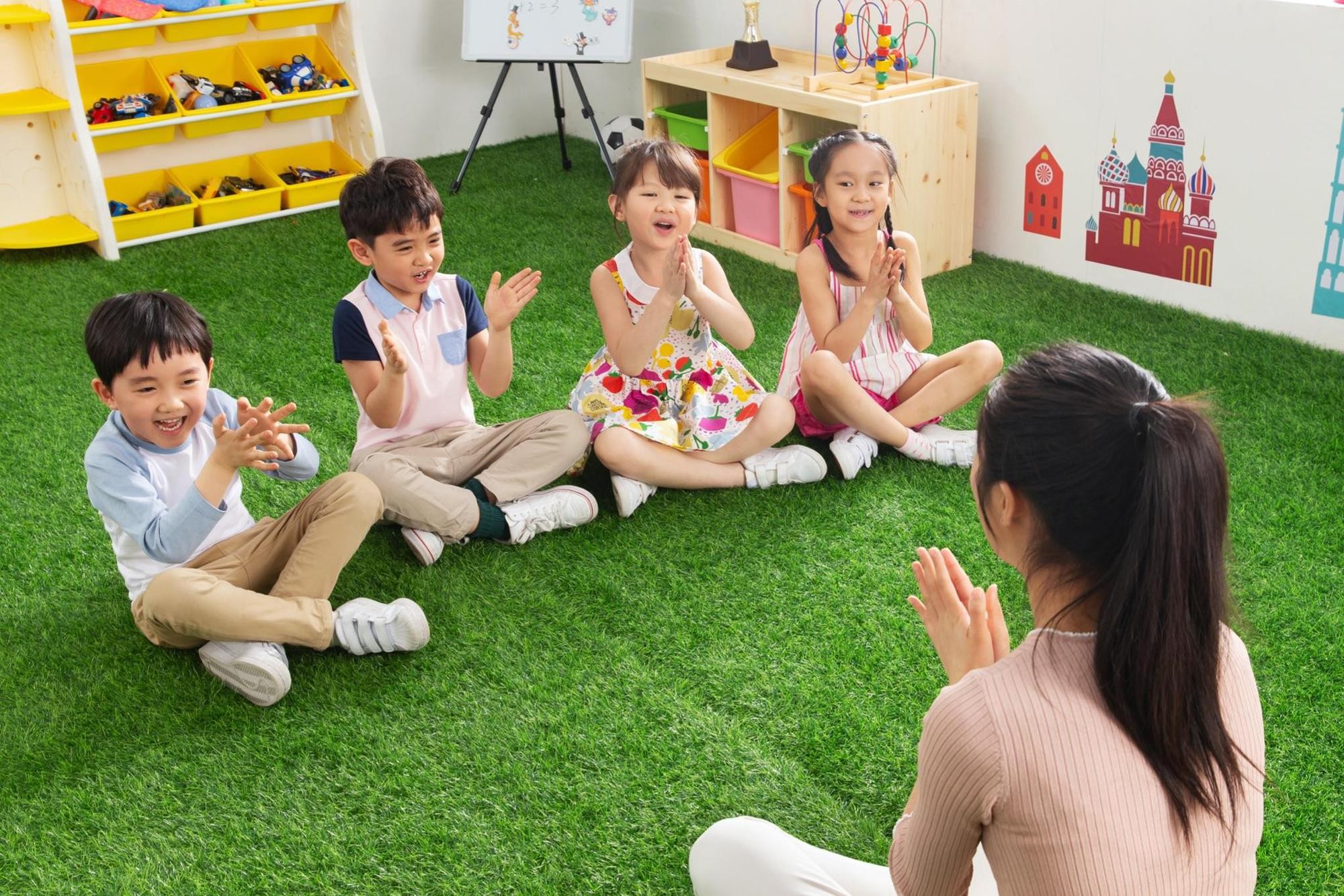Không cần &quot;soi&quot; camera thường xuyên, chỉ cần hỏi trẻ 7 câu này để xác định con có đang được AN TOÀN hay không - Ảnh 3.