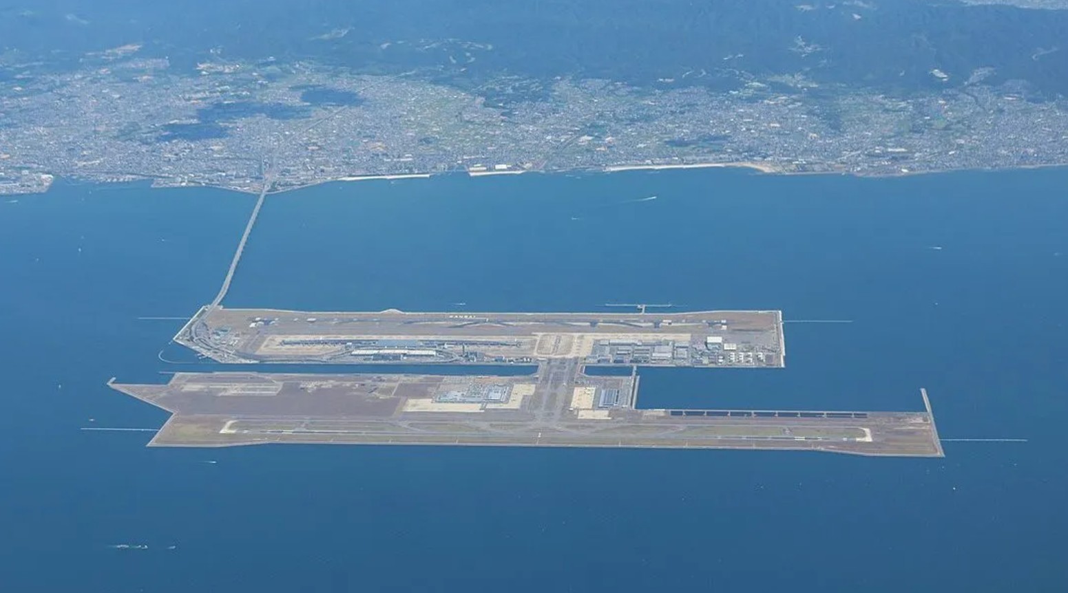 Máy bay Boeing 737 của Nhật Bản chở 191 hành khách gặp sự cố, phi công ra tín hiệu khẩn cấp - Ảnh 2.