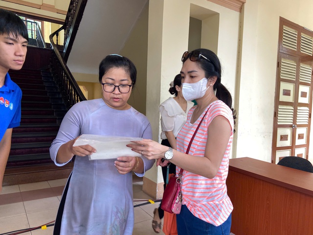Những hình ảnh đầu tiên trên cả nước trong ngày lịch sử: Cặp đôi háo hức đăng ký kết hôn, pano chào mừng ngập tràn phố phường - Ảnh 22.