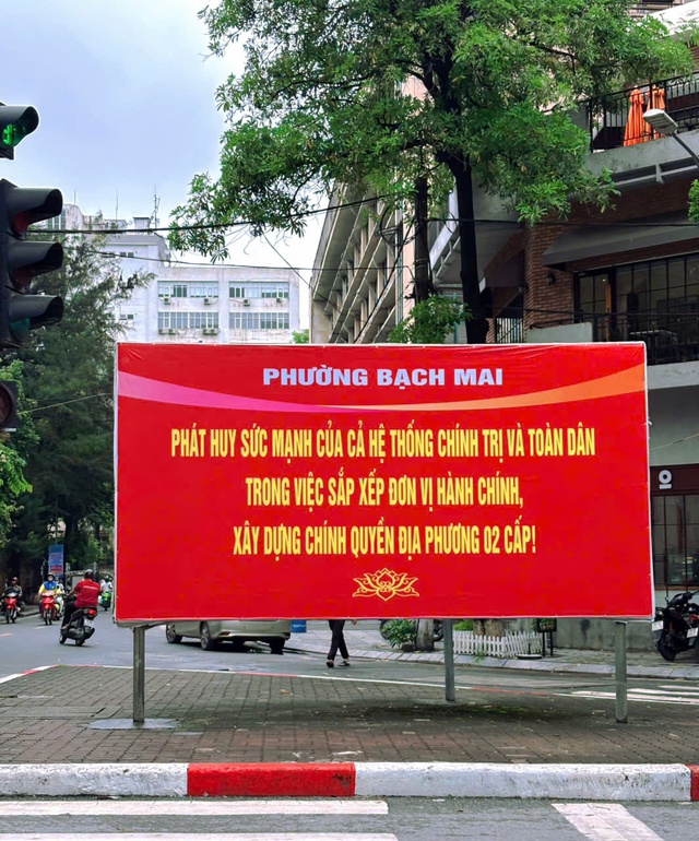 Những hình ảnh đầu tiên trên cả nước trong ngày lịch sử: Cặp đôi háo hức đăng ký kết hôn, pano chào mừng ngập tràn phố phường - Ảnh 5.