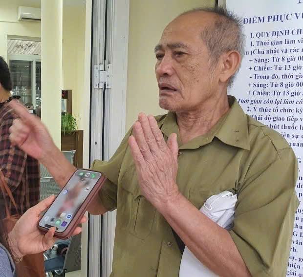 Những hình ảnh đầu tiên trên cả nước trong ngày lịch sử: Cặp đôi háo hức đăng ký kết hôn, pano chào mừng ngập tràn phố phường - Ảnh 12.