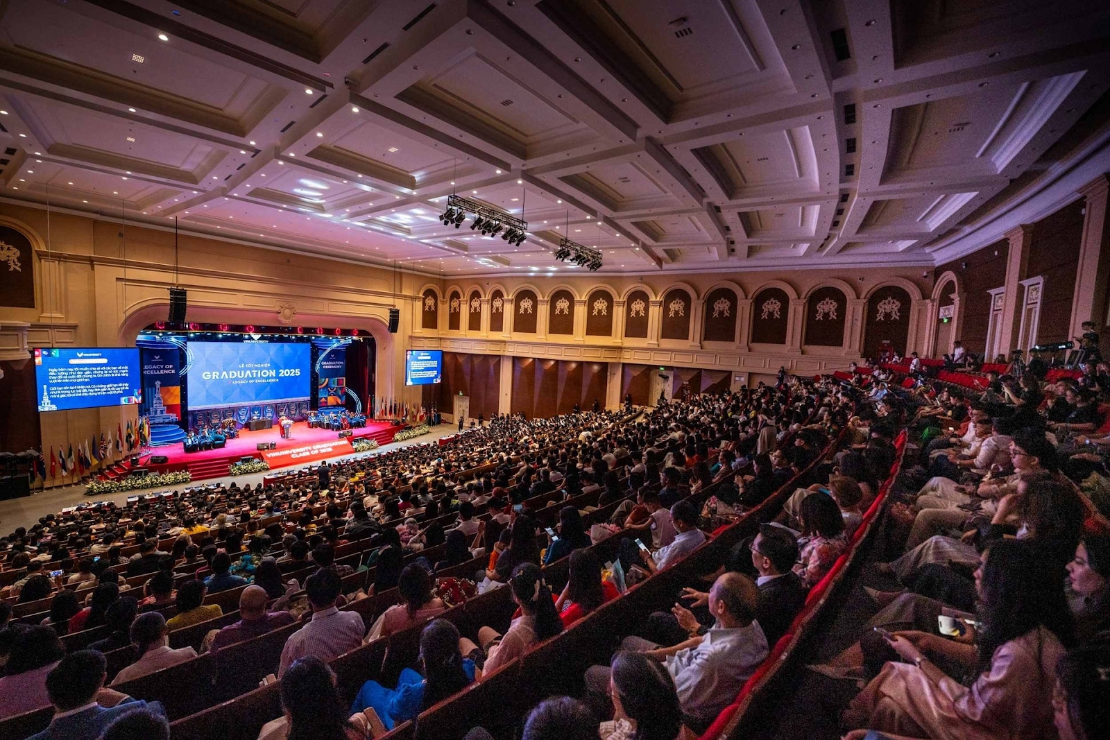 Không phải RMIT, ĐH của tỷ phú Phạm Nhật Vượng soán ngôi vị trí trường có học phí cao nhất Việt Nam: Tiền học bằng cả căn chung cư nhưng cơ hội việc làm thế nào? - Ảnh 2. Không phải RMIT, ĐH của tỷ phú Phạm Nhật Vượng soán ngôi vị trí trường có học phí cao nhất Việt Nam: Tiền học bằng cả căn chung cư nhưng cơ hội việc làm thế nào? - Ảnh 2.