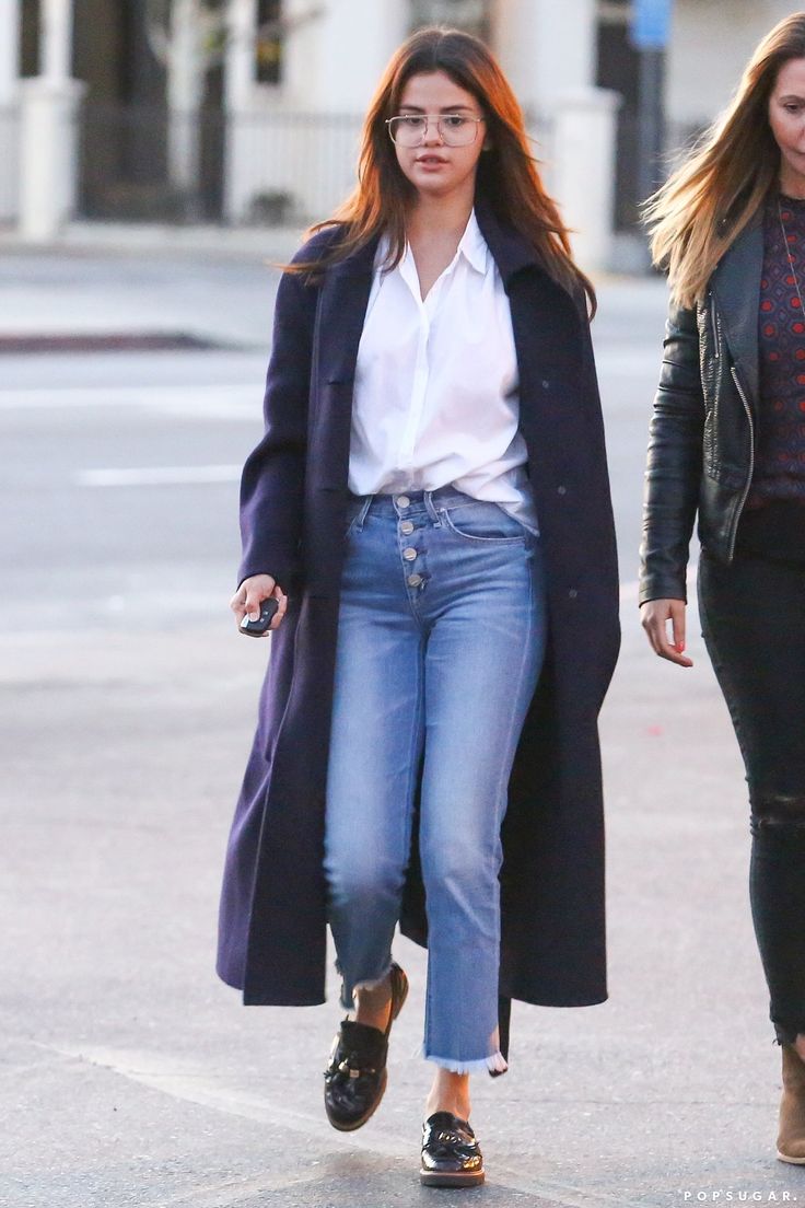 Kiểu quần jeans siêu tôn dáng được Selena Gomez mặc từ năm này qua năm khác - Ảnh 4. Kiểu quần jeans siêu tôn dáng được Selena Gomez mặc từ năm này qua năm khác - Ảnh 4.