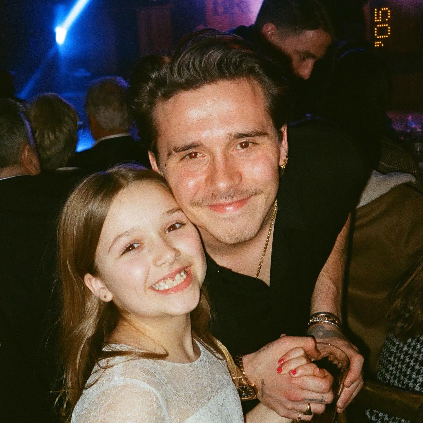 Ảnh: Harper Beckham từng là em gái út hạnh phúc nhất trong vòng tay anh cả, chị dâu, nay chỉ còn tiếc nuối...- Ảnh 11. Ảnh: Harper Beckham từng là em gái út hạnh phúc nhất trong vòng tay anh cả, chị dâu, nay chỉ còn tiếc nuối...- Ảnh 11.