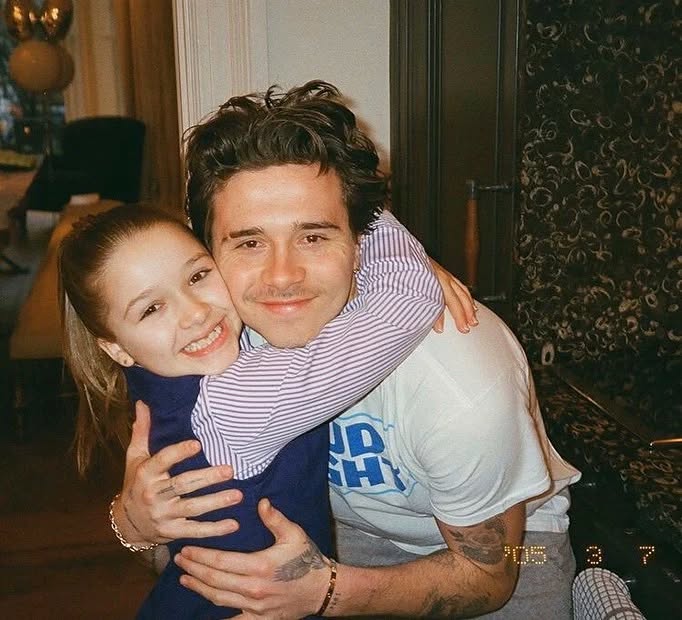 Ảnh: Harper Beckham từng là em gái út hạnh phúc nhất trong vòng tay anh cả, chị dâu, nay chỉ còn tiếc nuối...- Ảnh 12. Ảnh: Harper Beckham từng là em gái út hạnh phúc nhất trong vòng tay anh cả, chị dâu, nay chỉ còn tiếc nuối...- Ảnh 12.