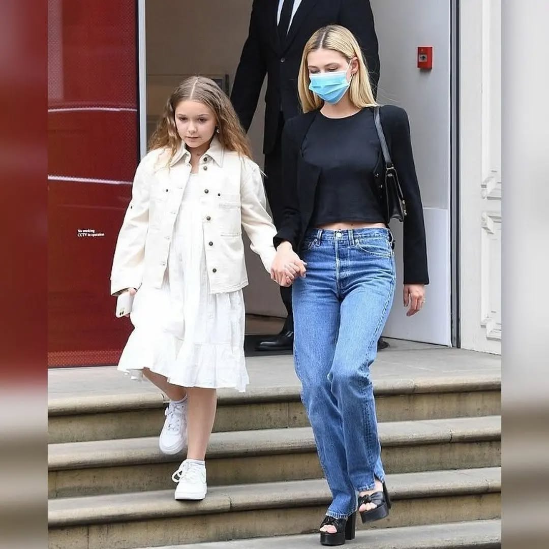 Ảnh: Harper Beckham từng là em gái út hạnh phúc nhất trong vòng tay anh cả, chị dâu, nay chỉ còn tiếc nuối...- Ảnh 27. Ảnh: Harper Beckham từng là em gái út hạnh phúc nhất trong vòng tay anh cả, chị dâu, nay chỉ còn tiếc nuối...- Ảnh 27.