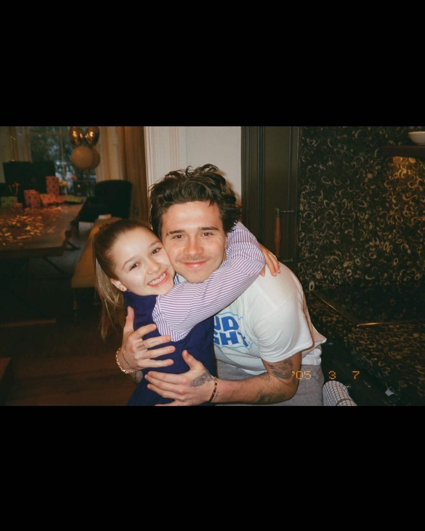 Ảnh: Harper Beckham từng là em gái út hạnh phúc nhất trong vòng tay anh cả, chị dâu, nay chỉ còn tiếc nuối...- Ảnh 17. Ảnh: Harper Beckham từng là em gái út hạnh phúc nhất trong vòng tay anh cả, chị dâu, nay chỉ còn tiếc nuối...- Ảnh 17.