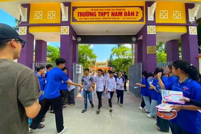 Giám đốc Sở Giáo dục Nghệ An: ‘2,5 điểm đậu lớp 10 chỉ là trường hợp cá biệt’ - Ảnh 2. Giám đốc Sở Giáo dục Nghệ An: ‘2,5 điểm đậu lớp 10 chỉ là trường hợp cá biệt’ - Ảnh 2.