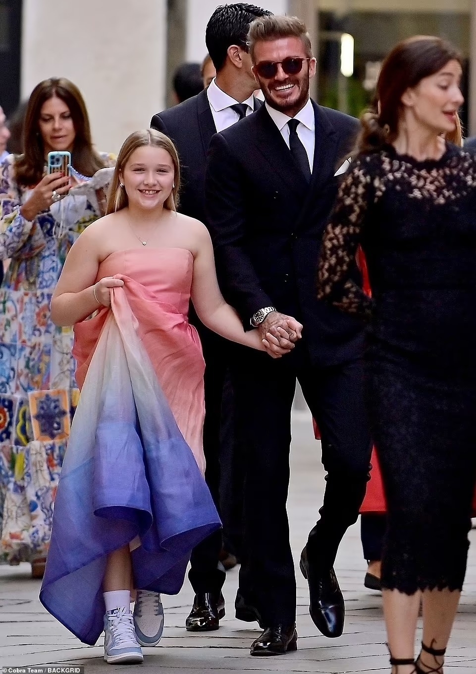 Ngắm tiểu thư Harper Beckham ngày nhỏ đáng yêu như thiên thần giờ hóa thiếu nữ phổng phao khiến ai cũng trầm trồ- Ảnh 16. Ngắm tiểu thư Harper Beckham ngày nhỏ đáng yêu như thiên thần giờ hóa thiếu nữ phổng phao khiến ai cũng trầm trồ- Ảnh 16.