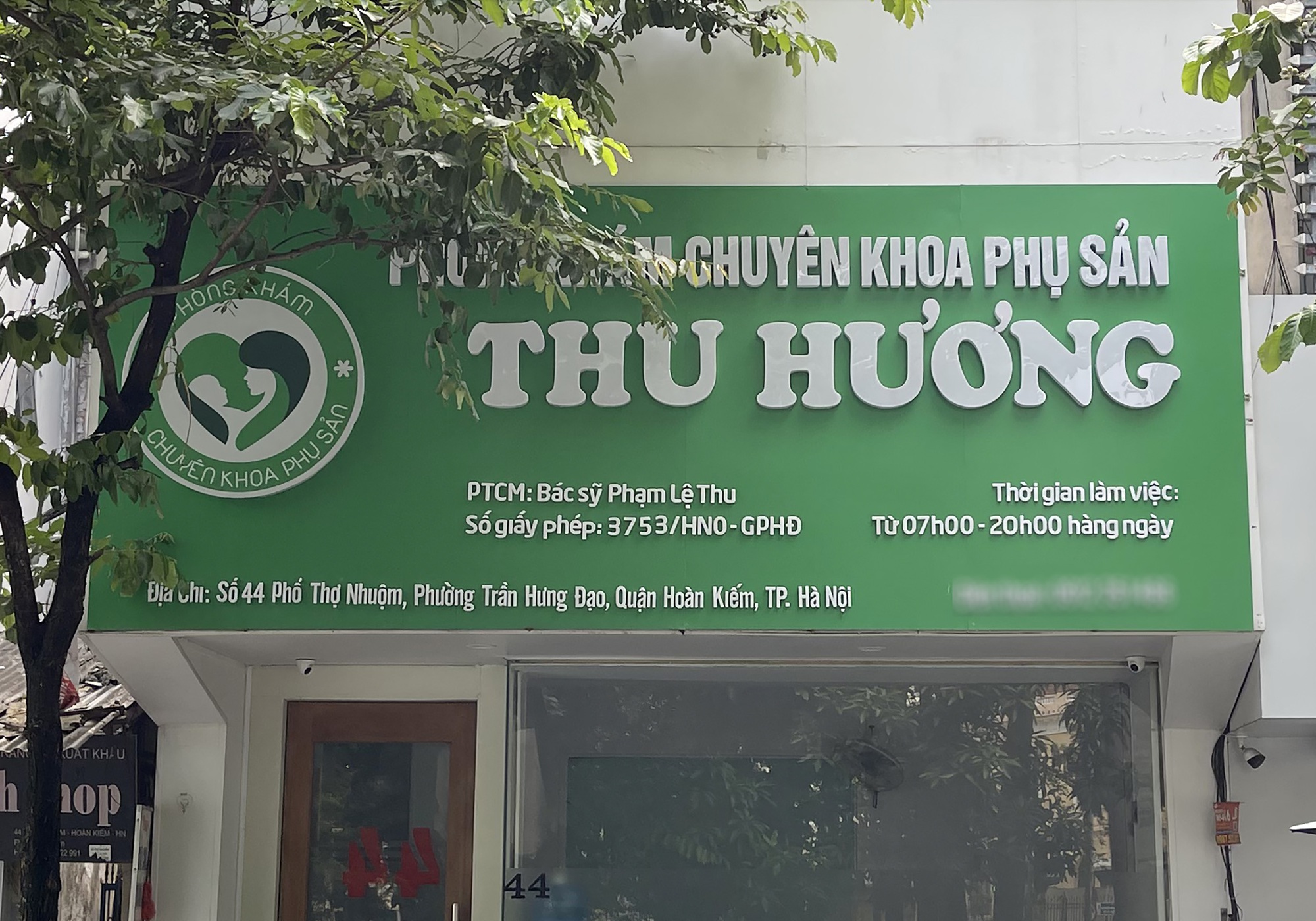 Video hàng loạt phòng khám tư nhân xung quanh BV Phụ sản Trung ương ở Hà Nội bất ngờ đóng cửa: Chuyện gì đây? - Ảnh 6. Video hàng loạt phòng khám tư nhân xung quanh BV Phụ sản Trung ương ở Hà Nội bất ngờ đóng cửa: Chuyện gì đây? - Ảnh 6.