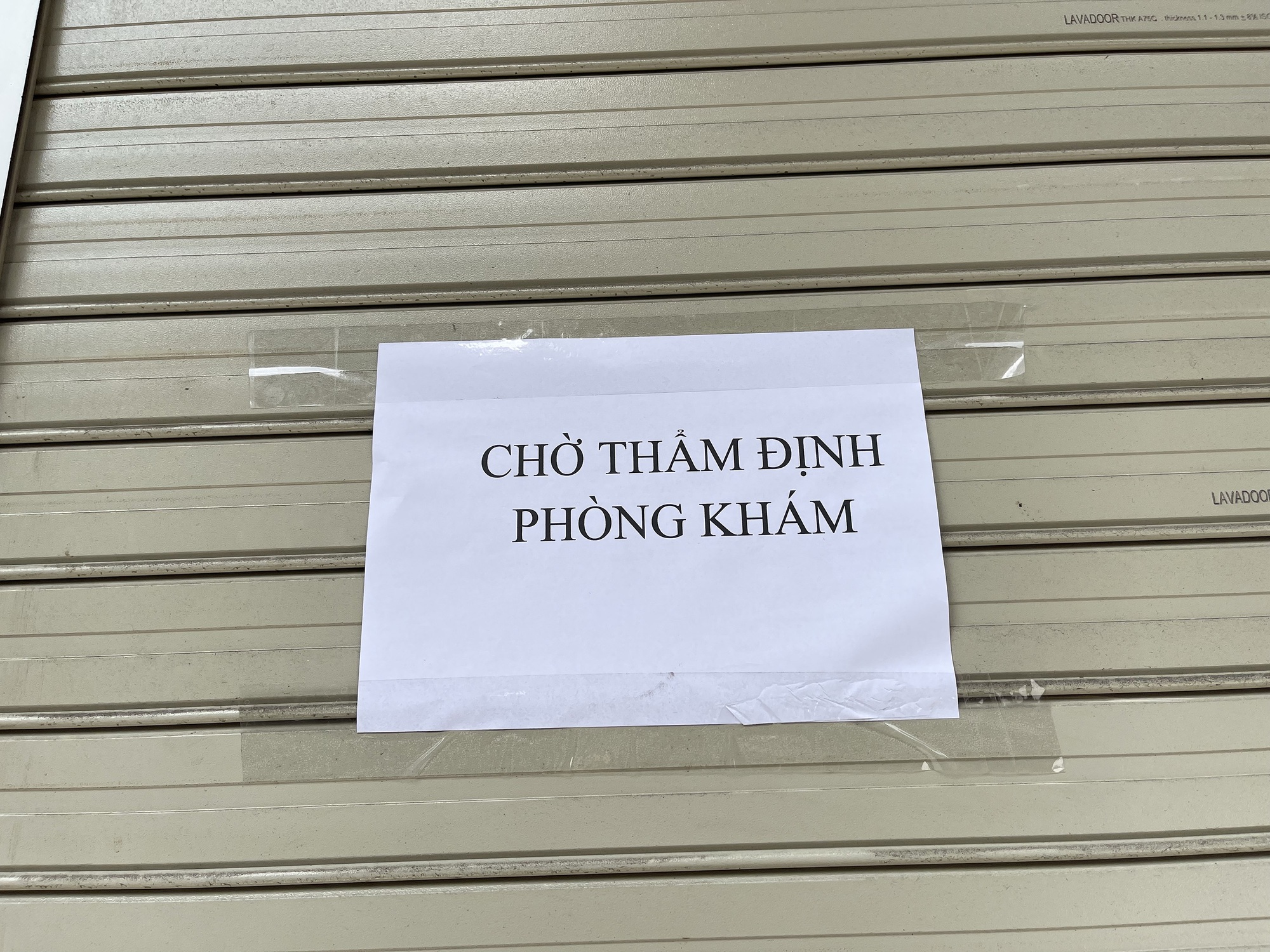 Video hàng loạt phòng khám tư nhân xung quanh BV Phụ sản Trung ương ở Hà Nội bất ngờ đóng cửa: Chuyện gì đây? - Ảnh 5. Video hàng loạt phòng khám tư nhân xung quanh BV Phụ sản Trung ương ở Hà Nội bất ngờ đóng cửa: Chuyện gì đây? - Ảnh 5.