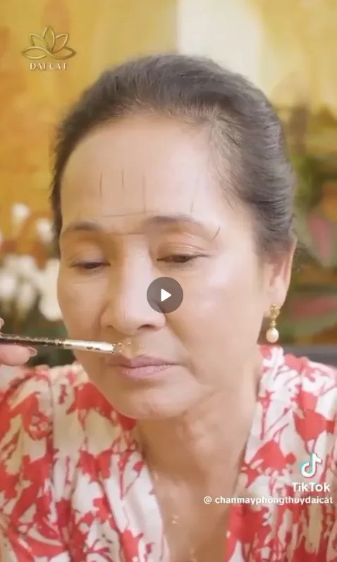 Hàng loạt video nghệ sĩ Việt quảng cáo chân mày phong thủy biến mất - Ảnh 4. Hàng loạt video nghệ sĩ Việt quảng cáo chân mày phong thủy biến mất - Ảnh 4.
