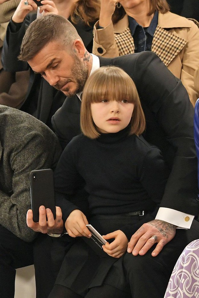 Ngắm tiểu thư Harper Beckham ngày nhỏ đáng yêu như thiên thần giờ hóa thiếu nữ phổng phao khiến ai cũng trầm trồ- Ảnh 11. Ngắm tiểu thư Harper Beckham ngày nhỏ đáng yêu như thiên thần giờ hóa thiếu nữ phổng phao khiến ai cũng trầm trồ- Ảnh 11.