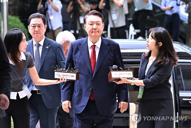 Cựu Tổng thống Hàn Quốc Yoon Suk Yeol bị bắt giữ lần thứ hai - Ảnh 1. Cựu Tổng thống Hàn Quốc Yoon Suk Yeol bị bắt giữ lần thứ hai - Ảnh 1.