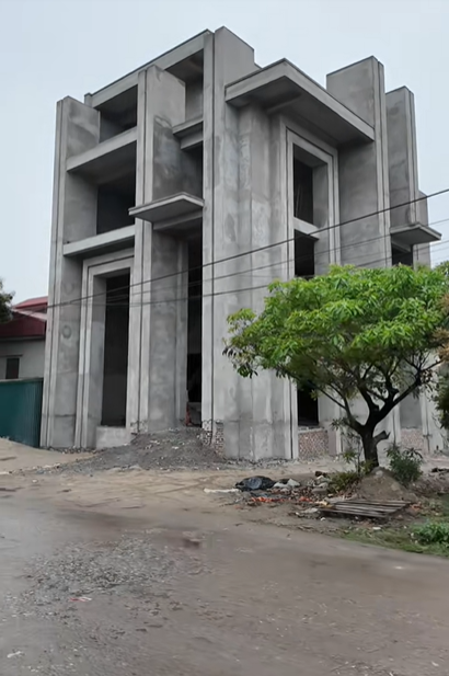 Villa 5 tỷ "khổ nhất thế giới" ở Ninh Bình: 2 năm vẫn chưa xong phần thô, chủ nhà và KTS nổi tiếng làm um sùm - Ảnh 1. Villa 5 tỷ "khổ nhất thế giới" ở Ninh Bình: 2 năm vẫn chưa xong phần thô, chủ nhà và KTS nổi tiếng làm um sùm - Ảnh 1.