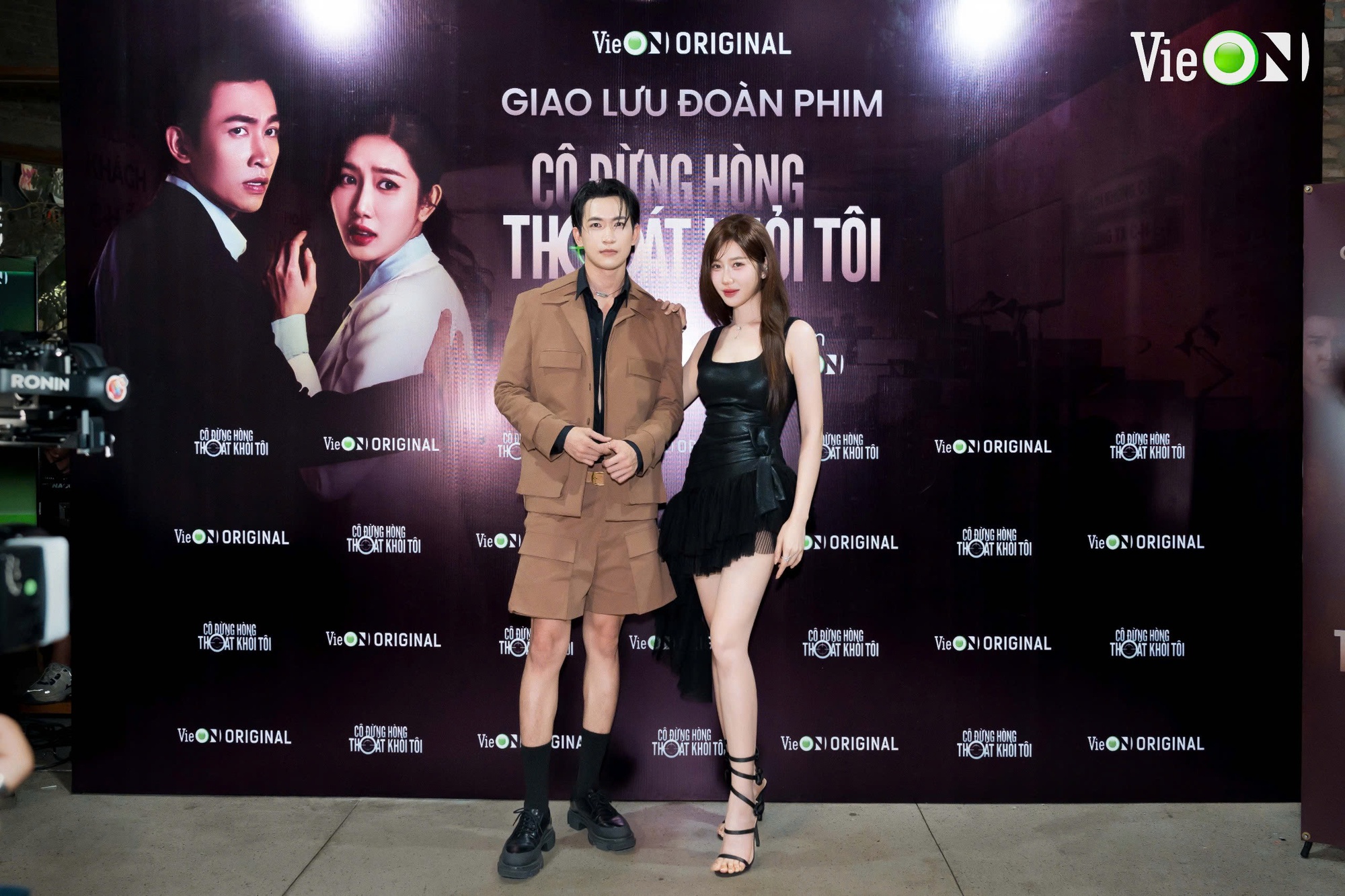Mỹ nhân thường ngày dịu dàng bánh bèo bỗng trông nam tính phát sốc: Đang hẹn hò đồng giới với gái xinh?- Ảnh 6. Mỹ nhân thường ngày dịu dàng bánh bèo bỗng trông nam tính phát sốc: Đang hẹn hò đồng giới với gái xinh?- Ảnh 6.