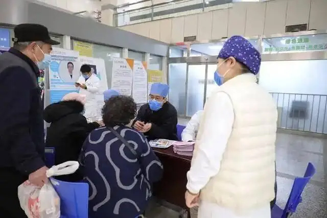 Người phụ nữ 44 tuổi bật khóc vì phát hiện tiểu đường muộn: “Tôi đã bỏ qua tín hiệu từ tay chân quá lâu” - Ảnh 1. Người phụ nữ 44 tuổi bật khóc vì phát hiện tiểu đường muộn: “Tôi đã bỏ qua tín hiệu từ tay chân quá lâu” - Ảnh 1.