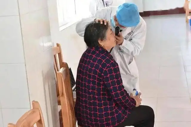 Người phụ nữ 44 tuổi bật khóc vì phát hiện tiểu đường muộn: “Tôi đã bỏ qua tín hiệu từ tay chân quá lâu” - Ảnh 2. Người phụ nữ 44 tuổi bật khóc vì phát hiện tiểu đường muộn: “Tôi đã bỏ qua tín hiệu từ tay chân quá lâu” - Ảnh 2.