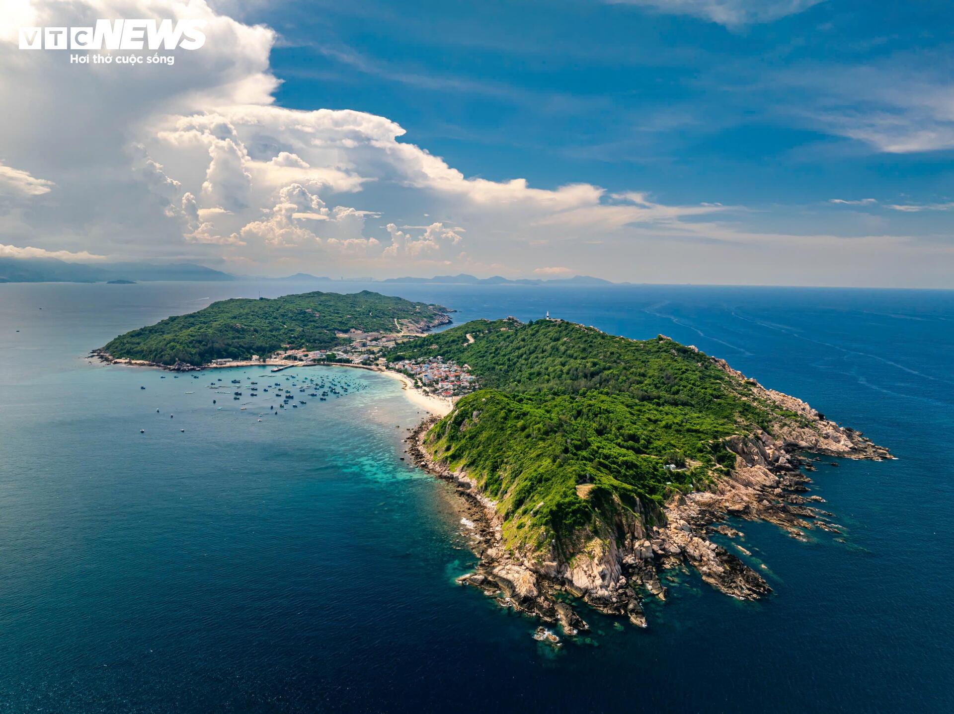 Nếu bạn mệt mỏi nơi thành phố ồn ào, hãy về với làng chài giữa biển Gia Lai - Ảnh 1. Nếu bạn mệt mỏi nơi thành phố ồn ào, hãy về với làng chài giữa biển Gia Lai - Ảnh 1.