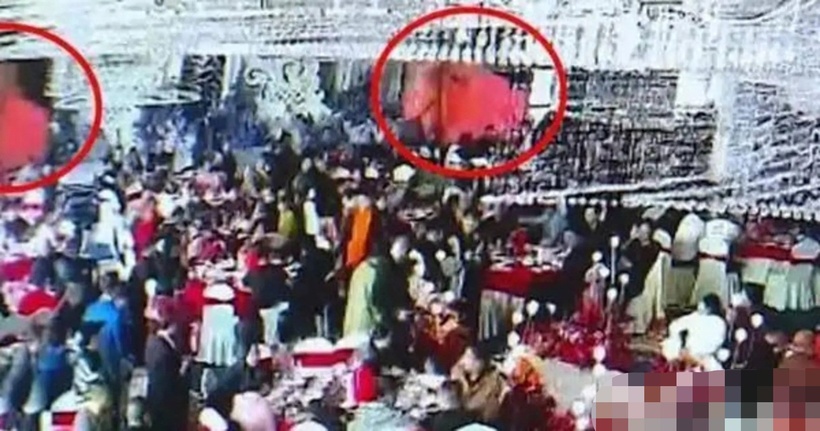 Cô dâu chú rể "đứng hình" khi video tình yêu biến thành clip "nhạy cảm", quan viên hai họ sững sờ - Ảnh 1. Cô dâu chú rể "đứng hình" khi video tình yêu biến thành clip "nhạy cảm", quan viên hai họ sững sờ - Ảnh 1.