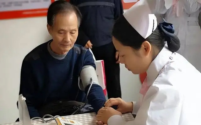 60 tuổi bị huyết áp cao đã 20 năm nhưng chưa một lần đột quỵ: Người đàn ông tiết lộ luôn ăn 1 thực phẩm mỗi ngày