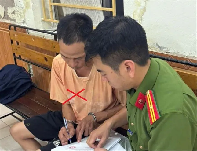 Góc khuất vụ cha xích con trên phố ở Hải Phòng - Ảnh 2. Góc khuất vụ cha xích con trên phố ở Hải Phòng - Ảnh 2.