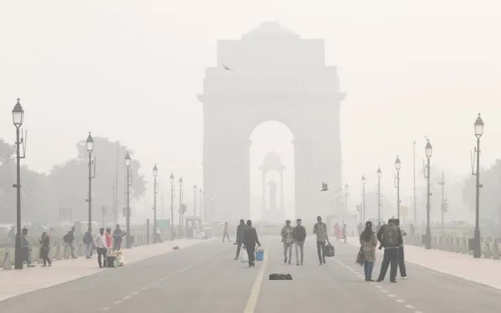 Khói mù ô nhiễm bao phủ dày đặc tại New Delhi, Ấn Độ (Ảnh: ANI/TTXVN) Khói mù ô nhiễm bao phủ dày đặc tại New Delhi, Ấn Độ (Ảnh: ANI/TTXVN)