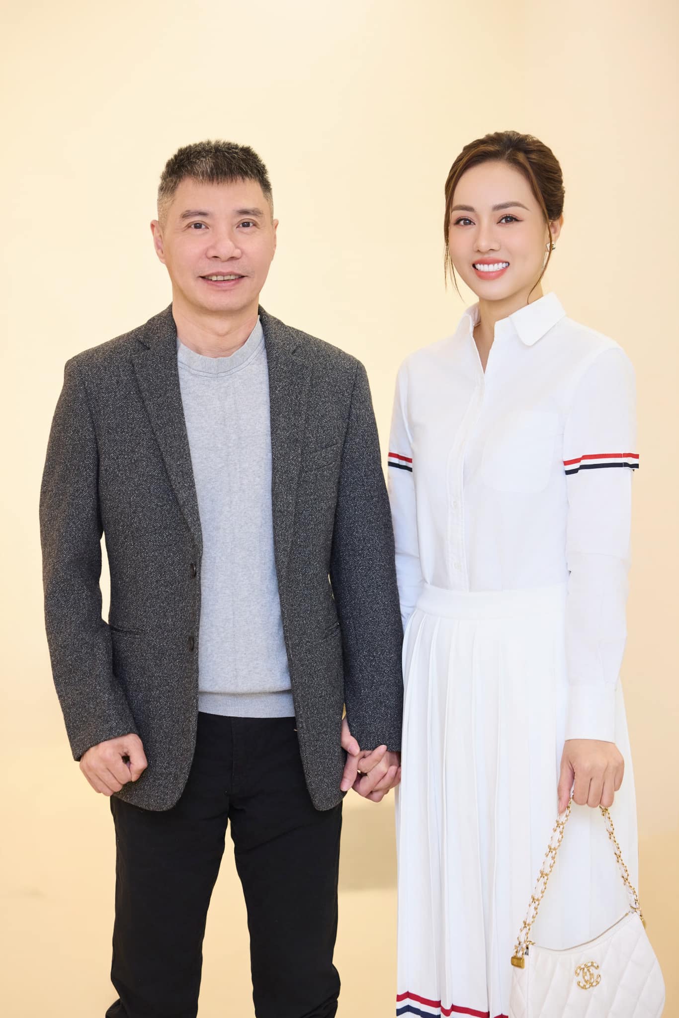 Vợ NS Công Lý đính chính gấp phát ngôn liên quan tới chuyện xin tiền mạnh thường quân- Ảnh 5. Vợ NS Công Lý đính chính gấp phát ngôn liên quan tới chuyện xin tiền mạnh thường quân- Ảnh 5.