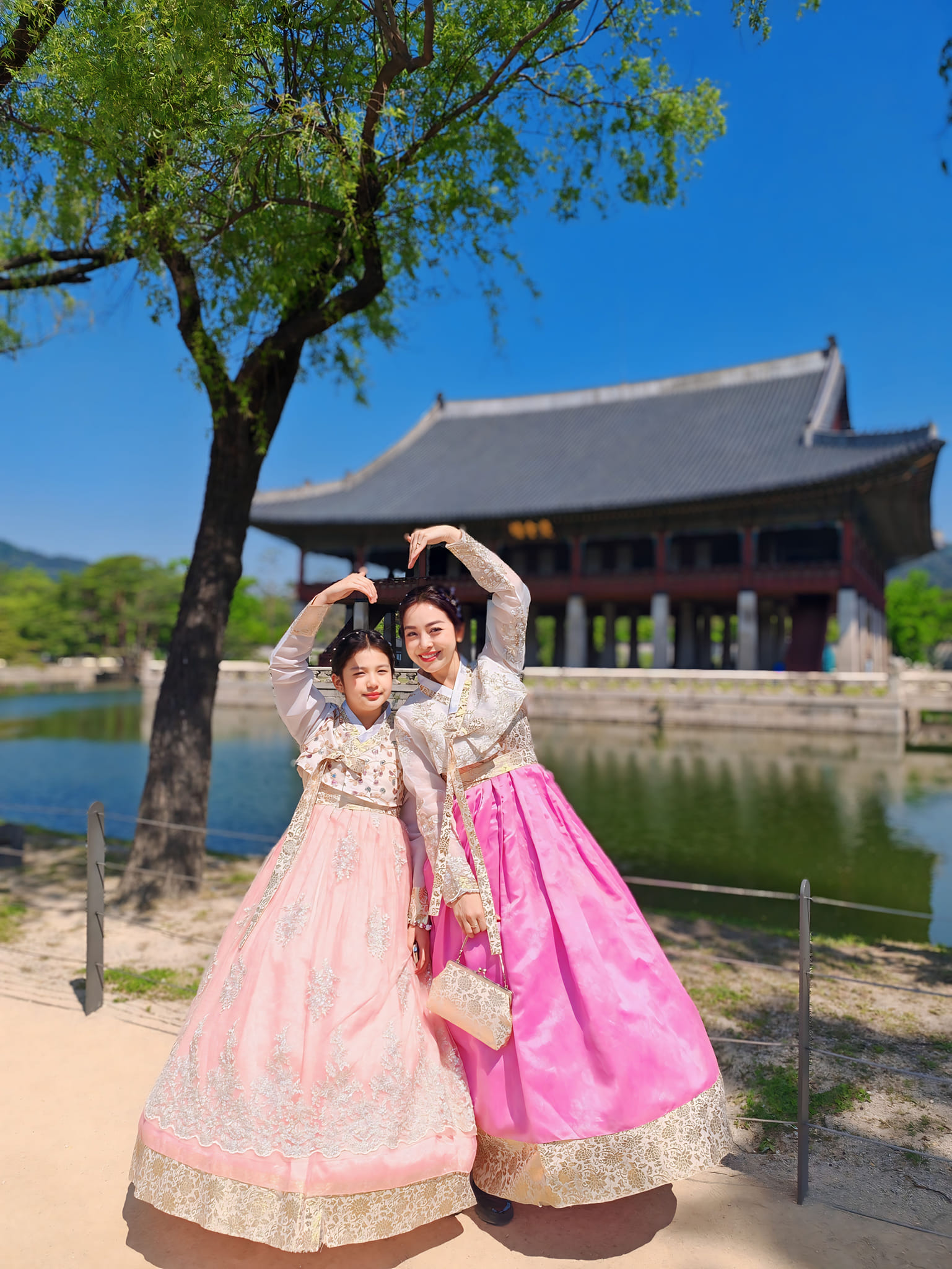 Ái nữ nhà Jennifer Phạm gây sốt ở tuổi 11: Được khen xinh đẹp như hoa hậu, nhìn phong cách đúng chuẩn "tiểu thư nhà giàu"- Ảnh 8. Ái nữ nhà Jennifer Phạm gây sốt ở tuổi 11: Được khen xinh đẹp như hoa hậu, nhìn phong cách đúng chuẩn "tiểu thư nhà giàu"- Ảnh 8.