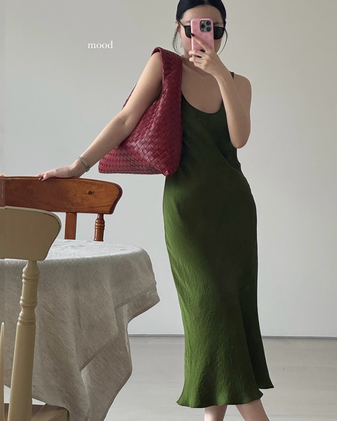 Đừng để style mãi nhạt nhẽo, nàng tham khảo ngay 10 cách mặc đồ màu sắc để nổi nhất đám đông mà vẫn sang chảnh - Ảnh 7. Đừng để style mãi nhạt nhẽo, nàng tham khảo ngay 10 cách mặc đồ màu sắc để nổi nhất đám đông mà vẫn sang chảnh - Ảnh 7.