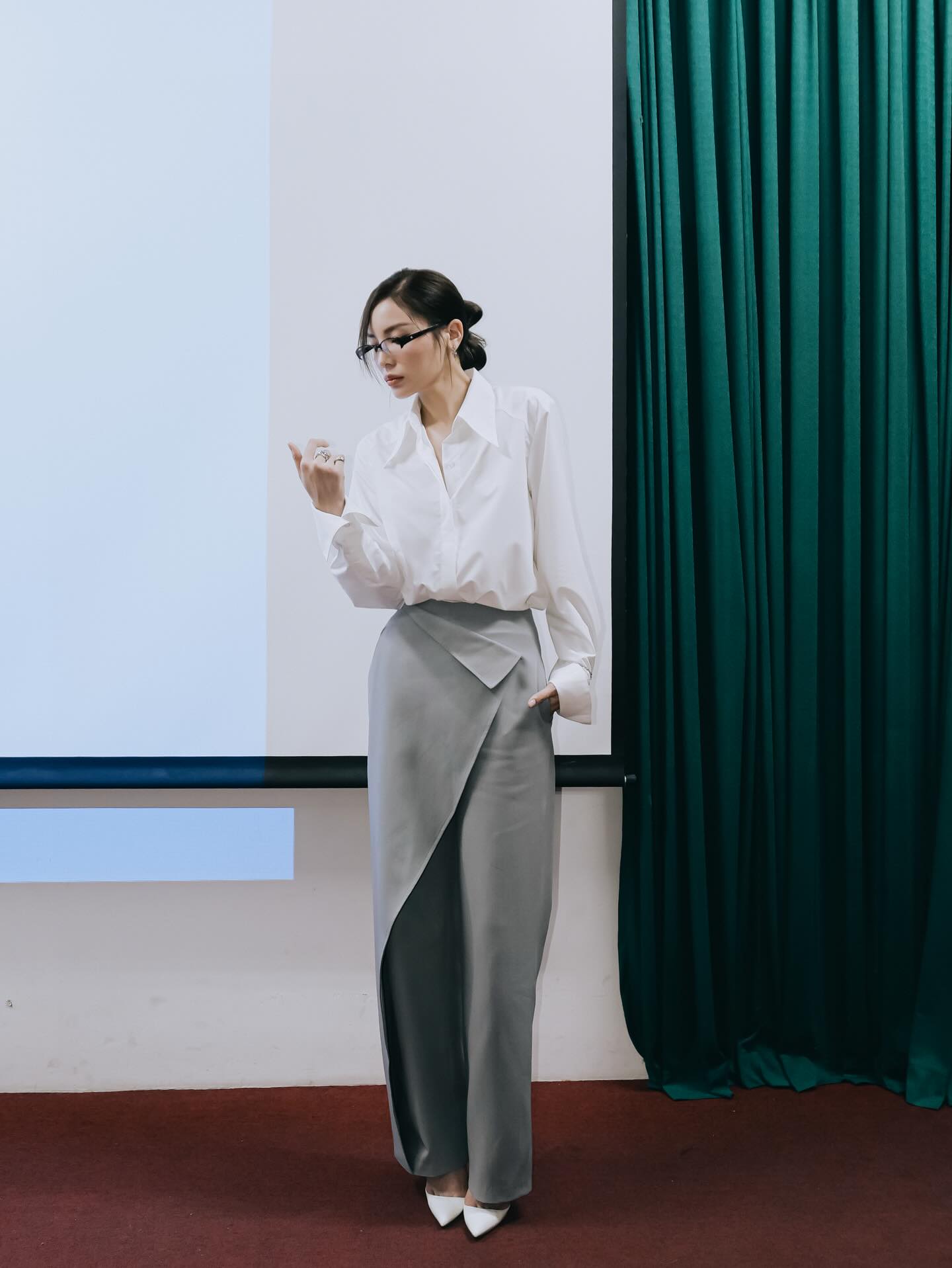 Hóa ra mỹ nhân Việt mặc quần ống rộng cũng sành điệu mãn nhãn, không tham khảo lại thấy day dứt - Ảnh 3. Hóa ra mỹ nhân Việt mặc quần ống rộng cũng sành điệu mãn nhãn, không tham khảo lại thấy day dứt - Ảnh 3.