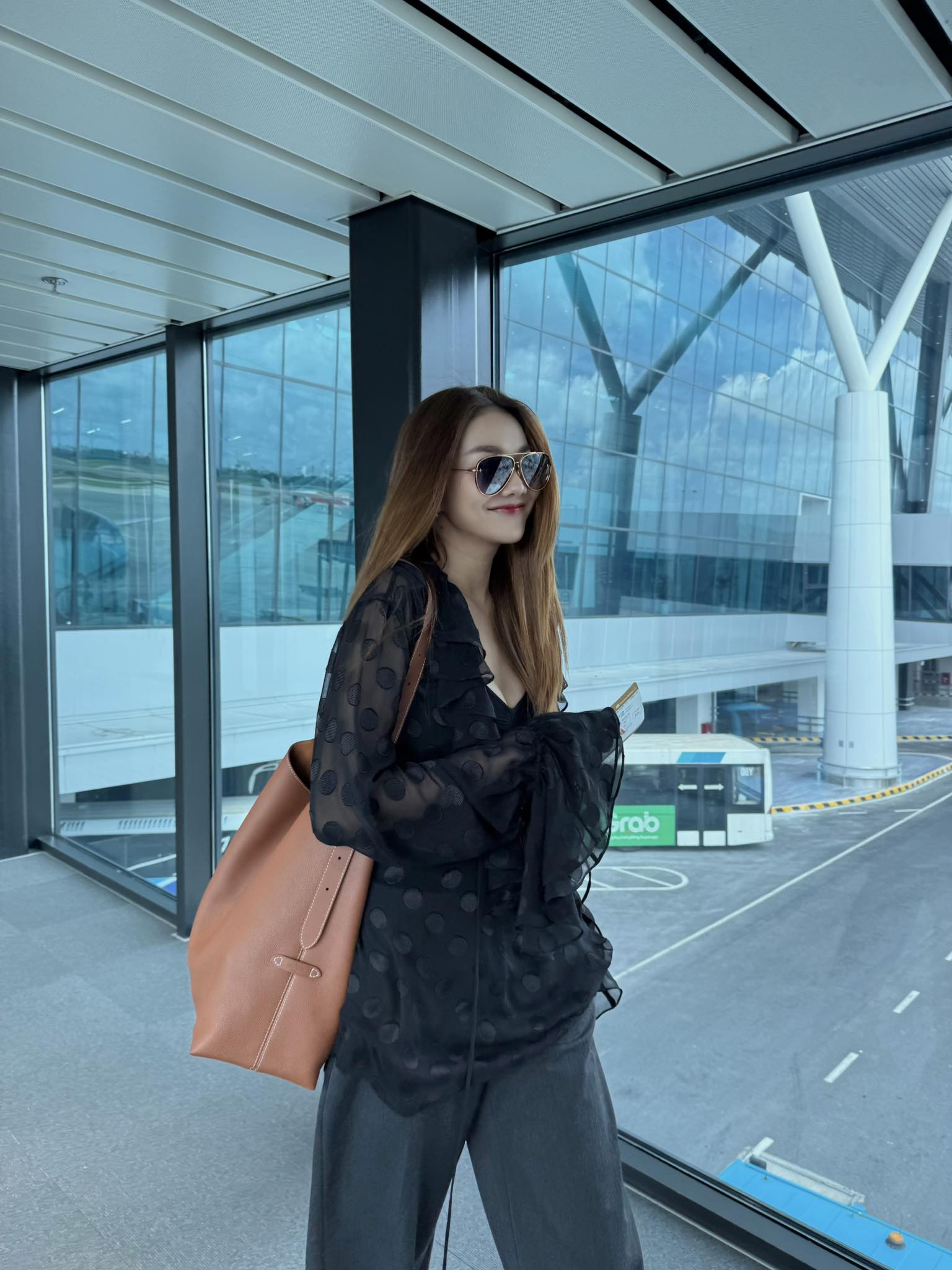 Hóa ra mỹ nhân Việt mặc quần ống rộng cũng sành điệu mãn nhãn, không tham khảo lại thấy day dứt - Ảnh 2. Hóa ra mỹ nhân Việt mặc quần ống rộng cũng sành điệu mãn nhãn, không tham khảo lại thấy day dứt - Ảnh 2.