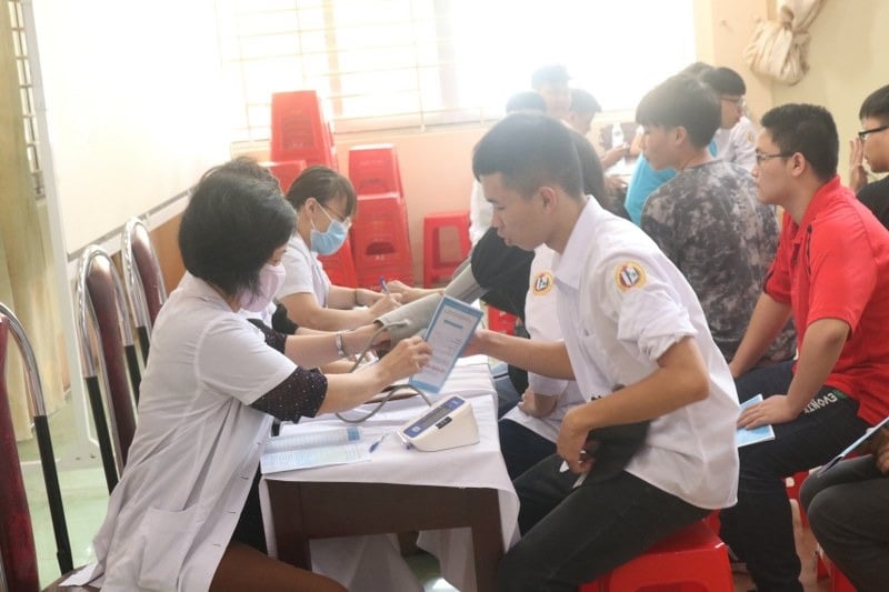 Giảm mạnh mức đóng BHYT cho học sinh, sinh viên- Ảnh 1. Giảm mạnh mức đóng BHYT cho học sinh, sinh viên- Ảnh 1.