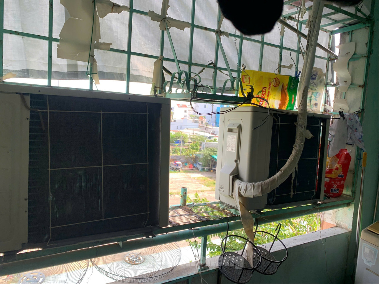 Sau vụ cháy khiến 8 người tử vong ở TPHCM: Cảnh sát đến tận chung cư vận động gỡ lồng sắt, tháo ‘chuồng cọp’ - Ảnh 10. Sau vụ cháy khiến 8 người tử vong ở TPHCM: Cảnh sát đến tận chung cư vận động gỡ lồng sắt, tháo ‘chuồng cọp’ - Ảnh 10.