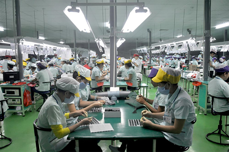 Chỉ 55,5% người lao động Việt có đủ thịt, cá trong bữa ăn - Cuộc sống vất vả tại các khu công nghiệp - Ảnh 3. Chỉ 55,5% người lao động Việt có đủ thịt, cá trong bữa ăn - Cuộc sống vất vả tại các khu công nghiệp - Ảnh 3.