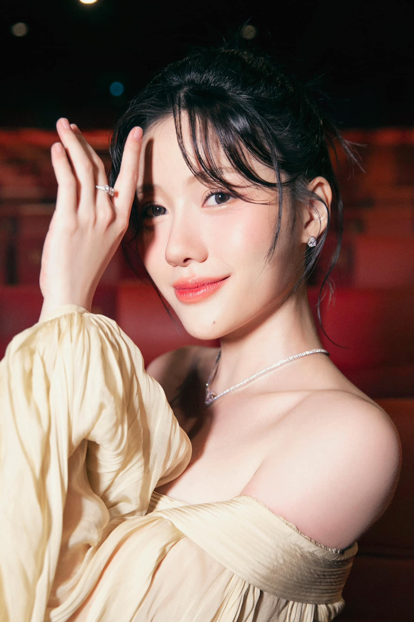 Mỹ nhân Việt đắt show nhất 2025: Nhan sắc lên hương dữ dội không hot mới lạ - Ảnh 8. Mỹ nhân Việt đắt show nhất 2025: Nhan sắc lên hương dữ dội không hot mới lạ - Ảnh 8.